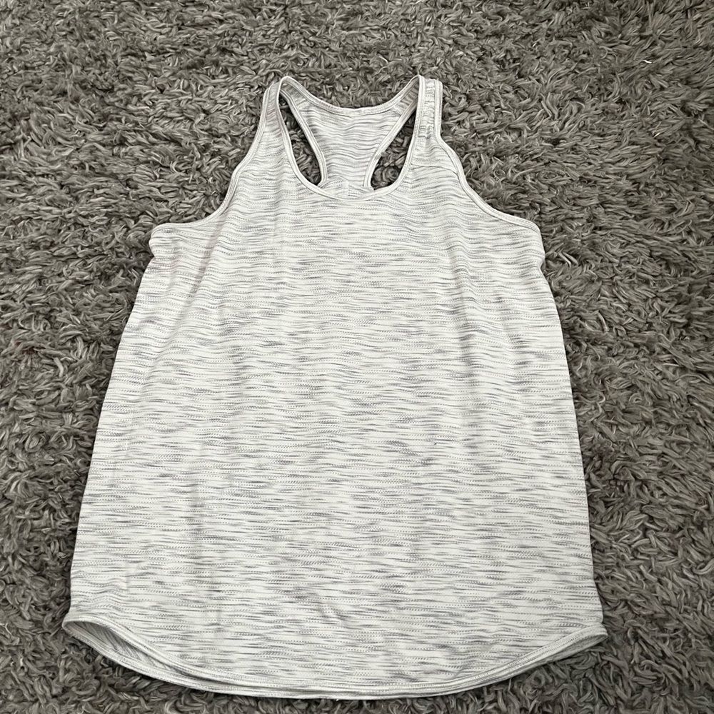 Lululemon pleated love tank size 6